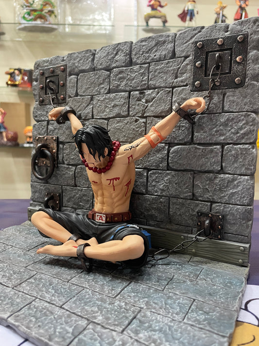Figura One Piece Ace Encadenado