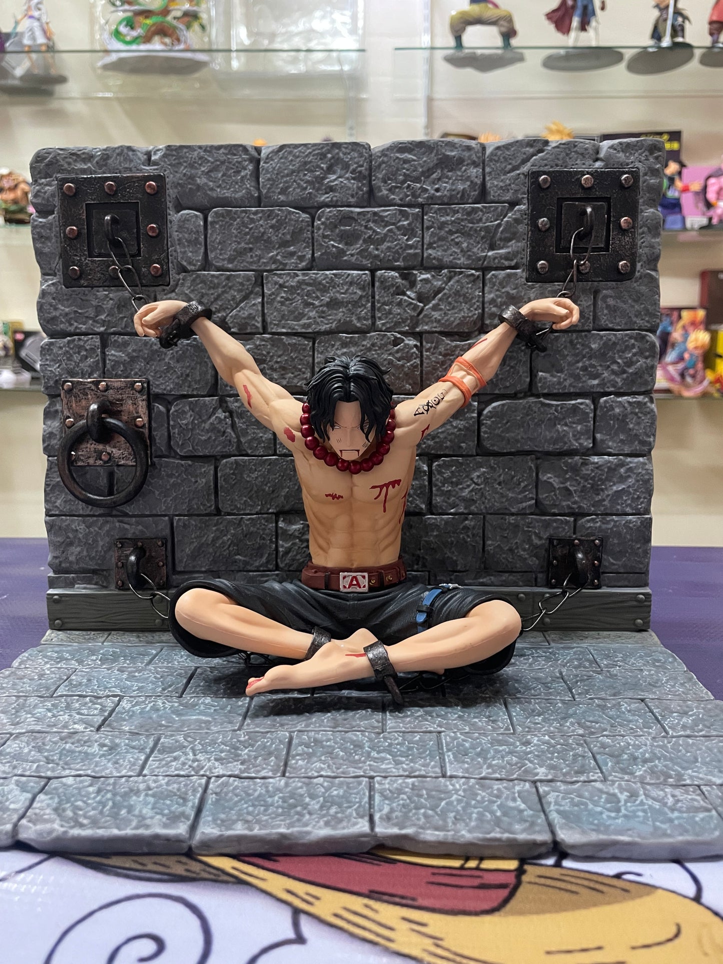 Figura One Piece Ace Encadenado